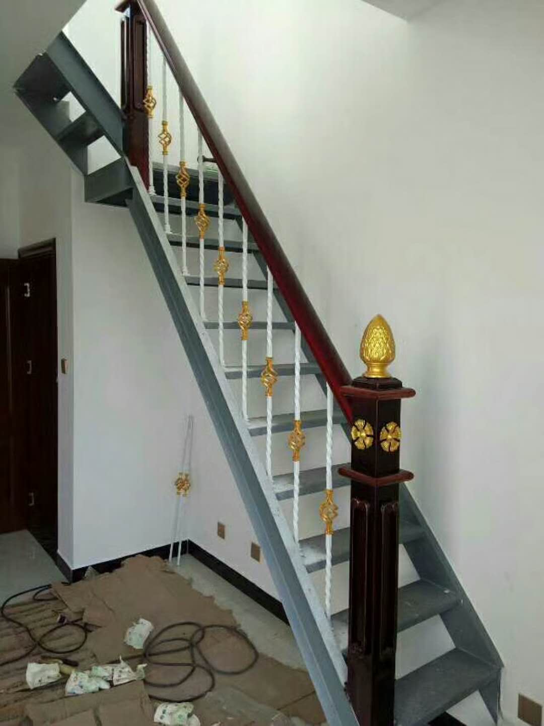 铁艺楼梯扶手案例图